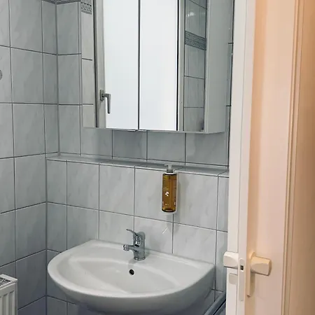 1 Bed Sleeps 5 Views Apartment *